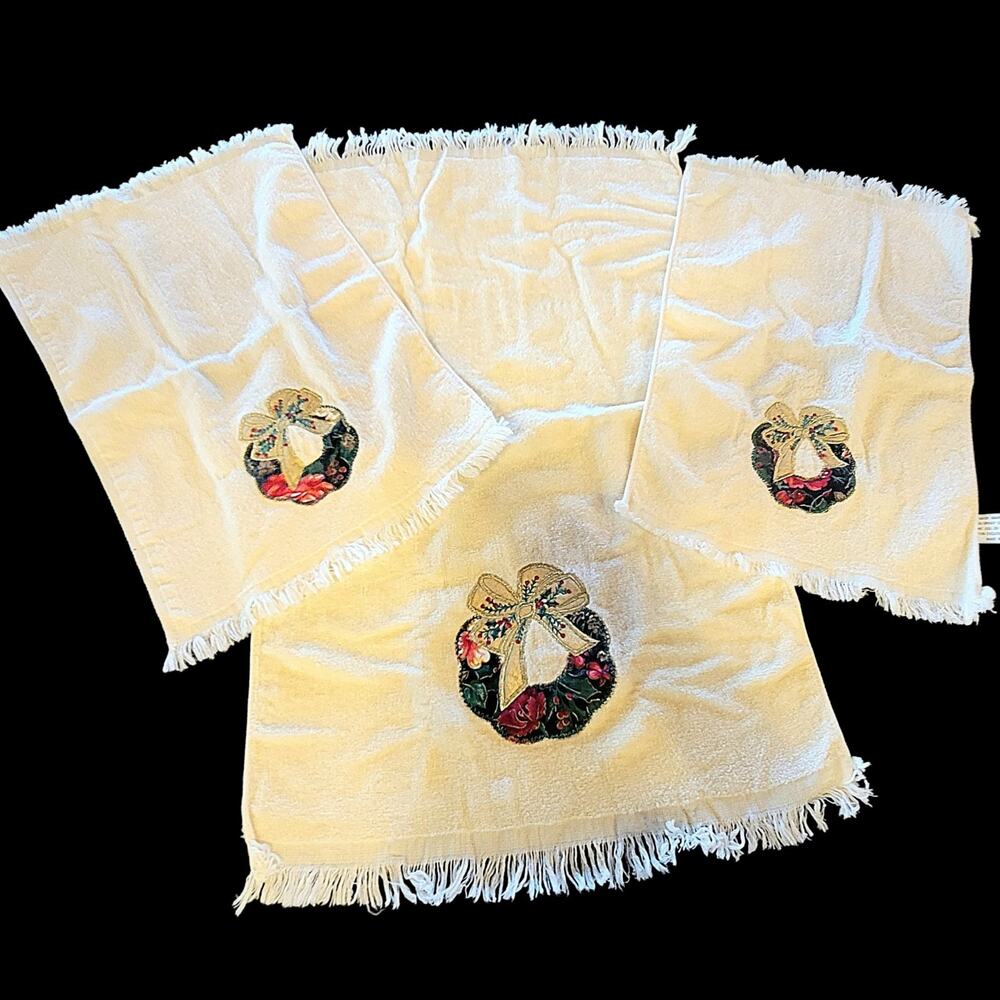 3 Vtg Christmas Wreath Hand Towels Applique Embroidered Holiday Guest Towels M4 - Picture 2 of 5